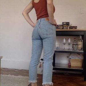 CROPPED VINTAGE LEVI’S